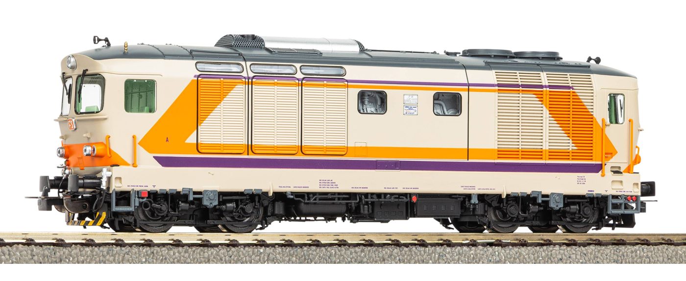 PIKO 55930 – Locomotiva Diesel D.445 livrea MDVC delle FS. Epoca V. DCC Sound e gancio digitale +fumo di scarico