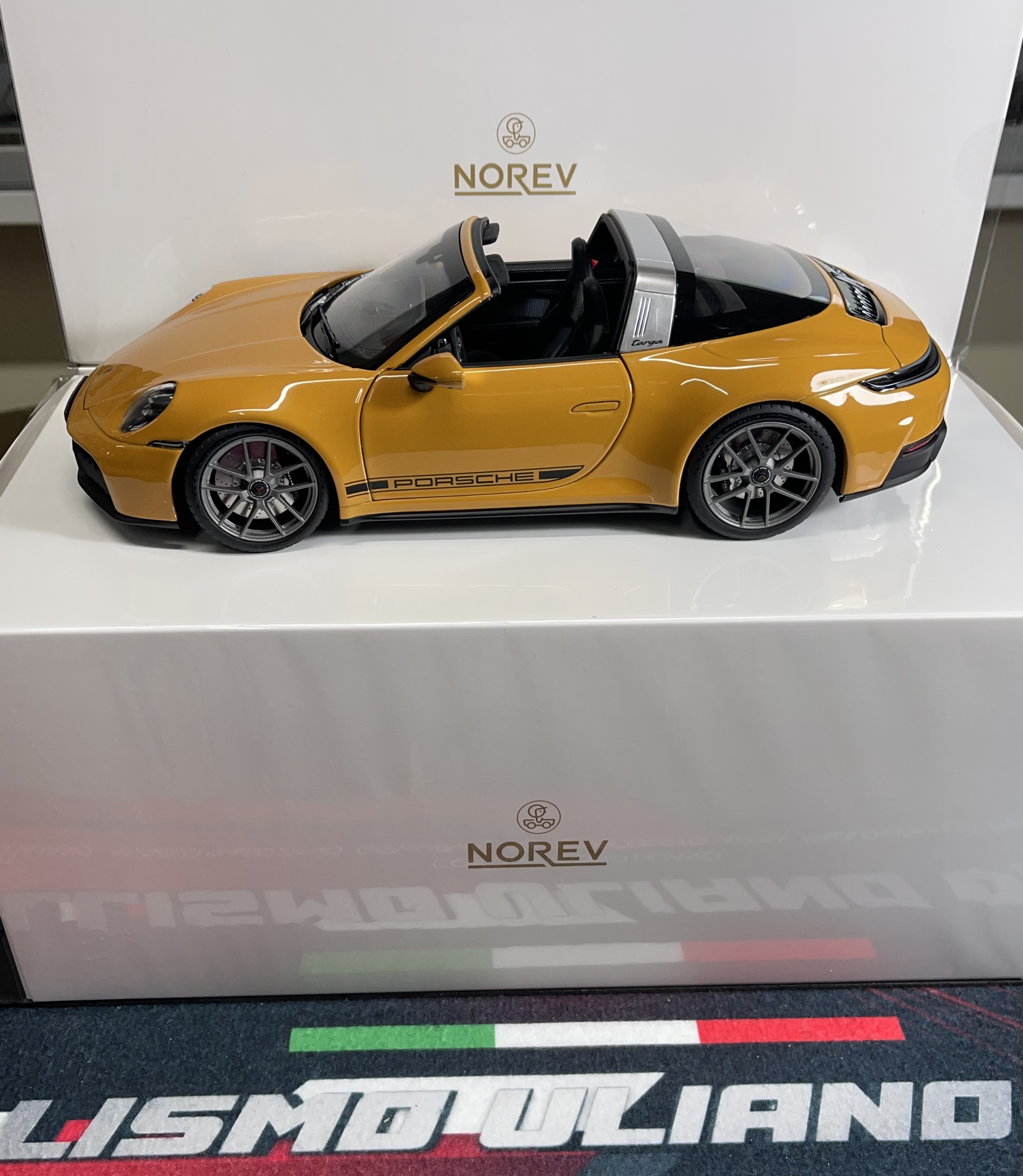Norev Porsche 911 Targa 4 GTS 2025 Bahama Yellow 1:18 187190